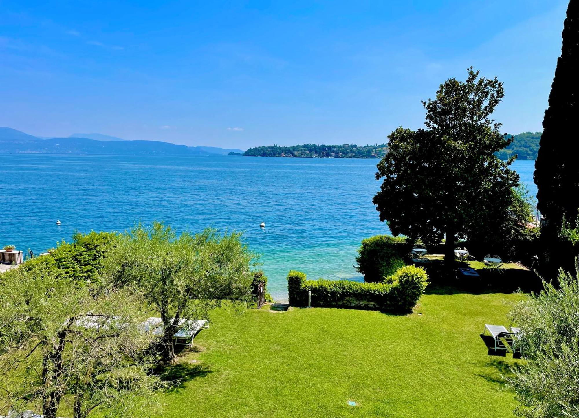 Luxury Lakeside Apartment Right On The Water Сало Экстерьер фото