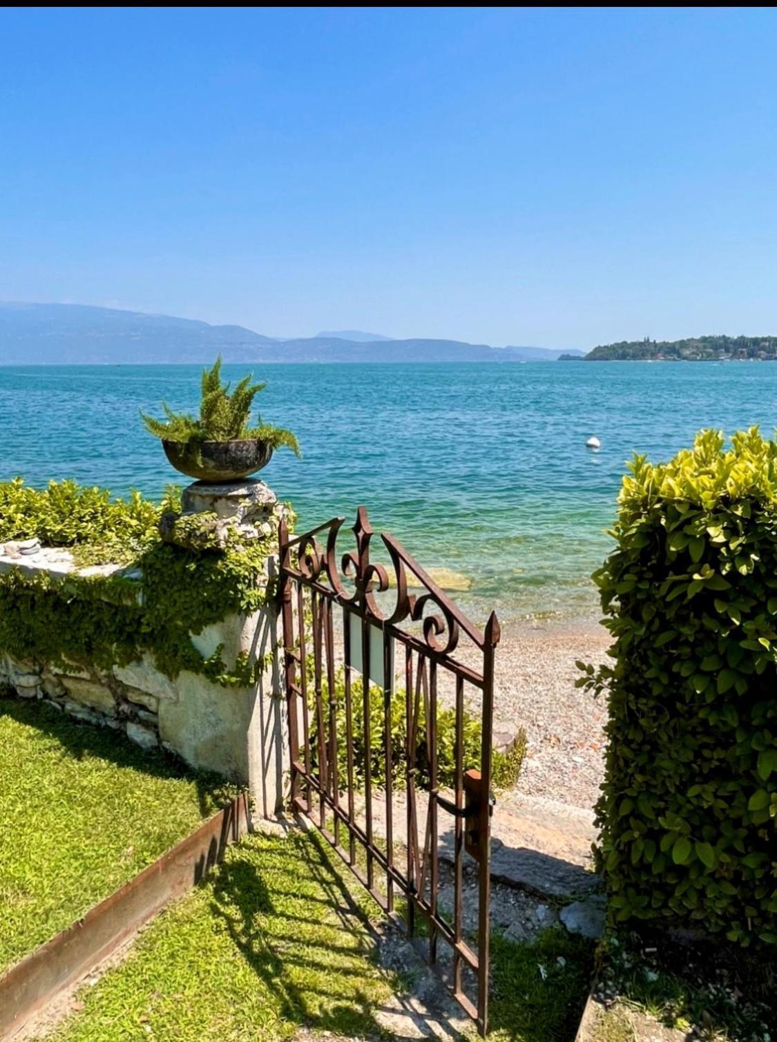Luxury Lakeside Apartment Right On The Water Сало Экстерьер фото